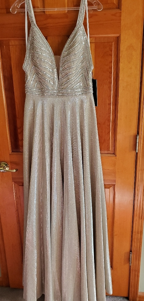 Evening/Prom gown - Picture 2 of 6